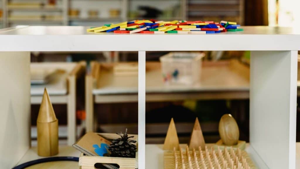 the best montessori shelves - a complete guide (1)